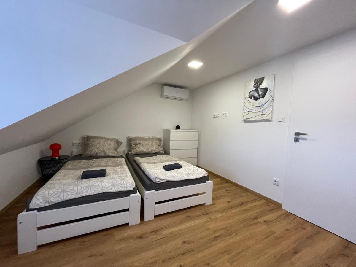Apartman Svetla Pardubice Buitenkant foto