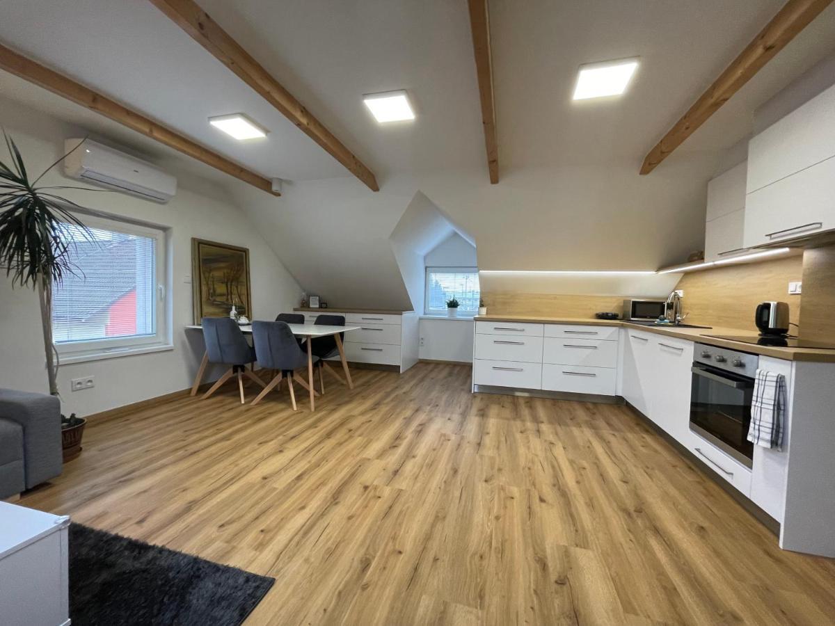 Apartman Svetla Pardubice Buitenkant foto