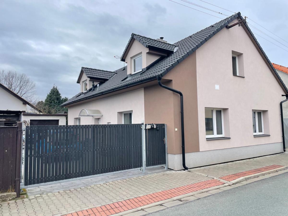 Apartman Svetla Pardubice Buitenkant foto
